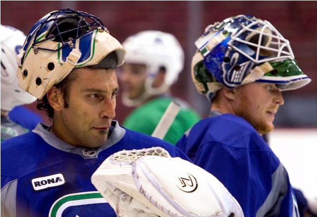 Calgary Flames vs. Vancouver Canucks Live Stream & Score, Preview, 10 PM EST - Luongo and ...