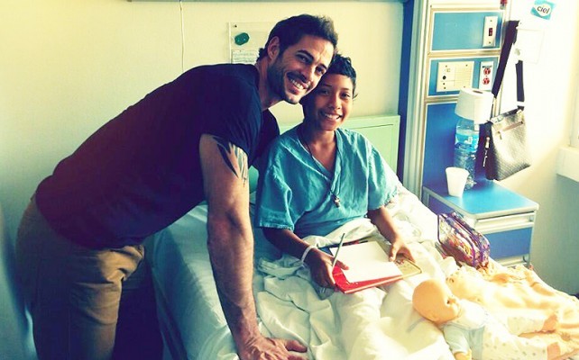 William Levy Visits Children Cancer Ward in Mexico